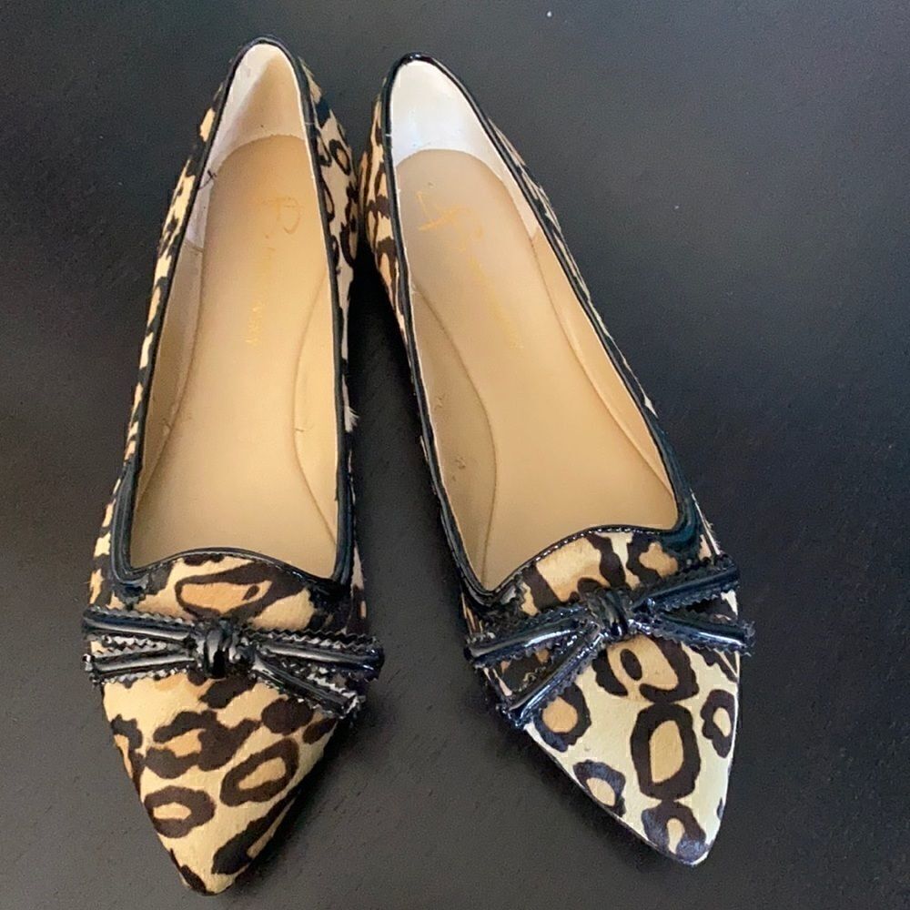 B. Makowsky Animal Print Flat Shoes 7M